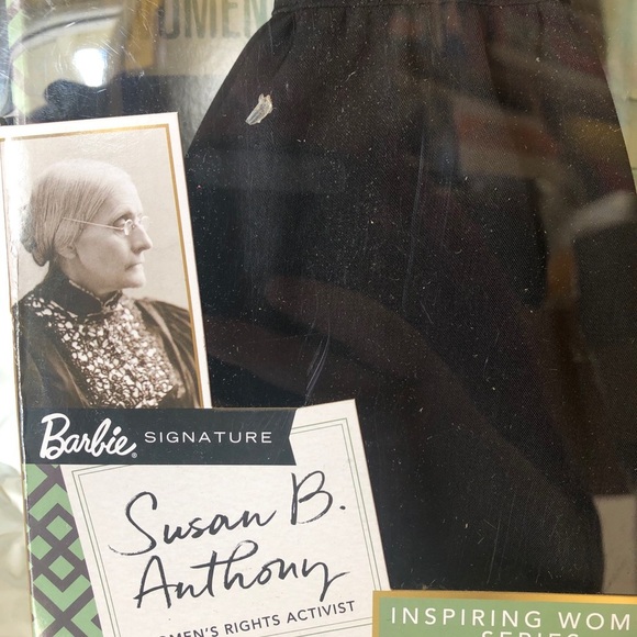 Barbie Inspiring Women Series Susan B, Anthony - Picture 3 of 6